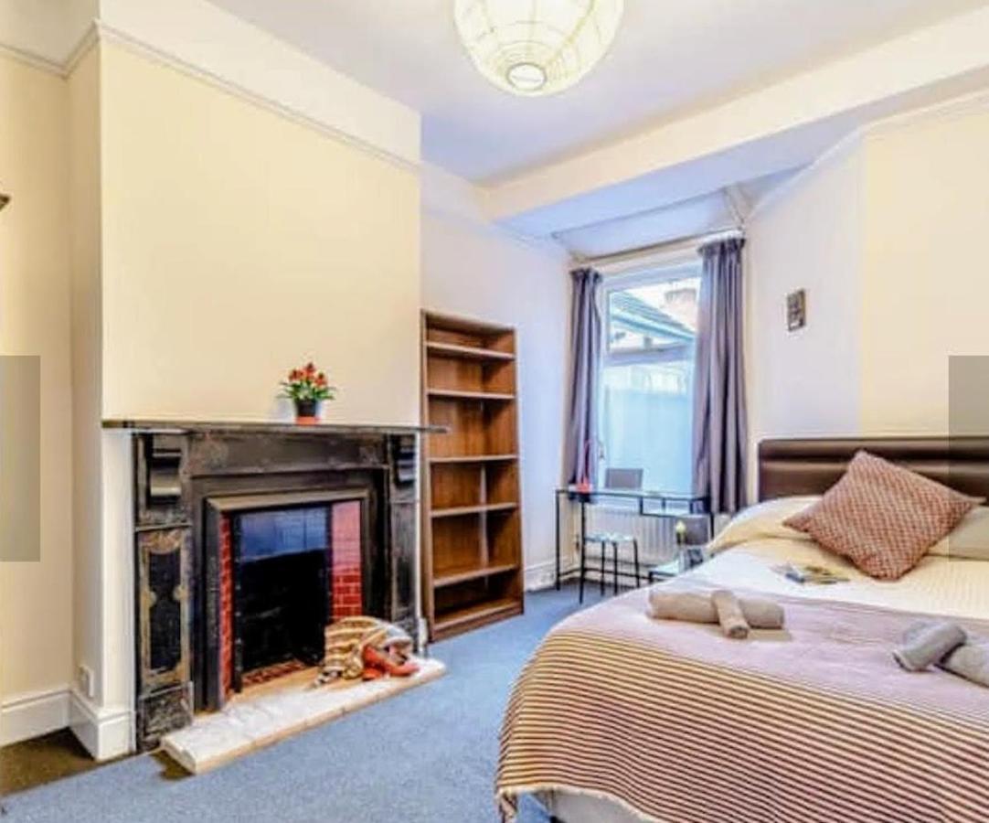 Gosford Apartment Coventry Buitenkant foto
